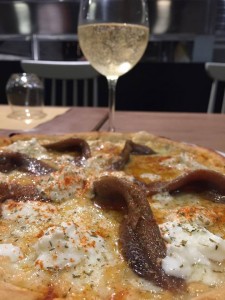 Stracciata - mozzarella, stracciatella di bufala, alaccia di Lampedusa, erba cipollina, paprika dolce