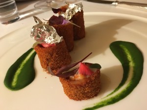 Paccheri di Gragnano con ragoût di totano e baccalà, salsa di friarielli e provola