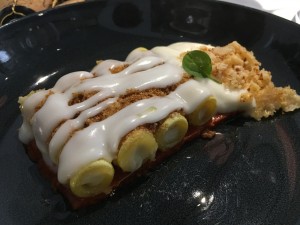 Gli anelletti al forno gratinati con pan mollica farcita con crema di burrata, tuma persa, caciocavallo e ragoût di tonno